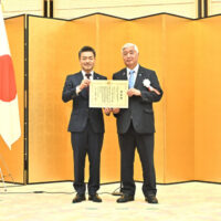 新設の防衛大臣賞を受賞